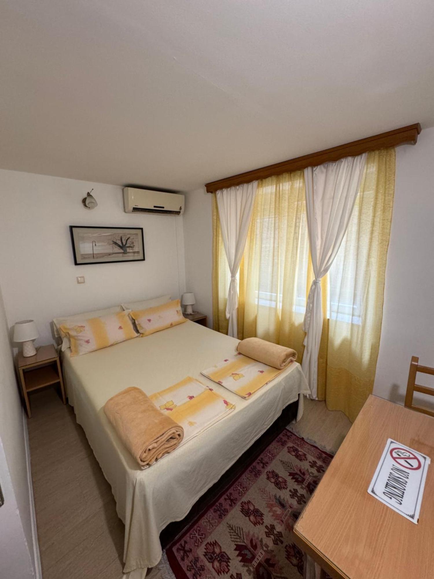Apartments And Rooms Lena Mostar Eksteriør bilde