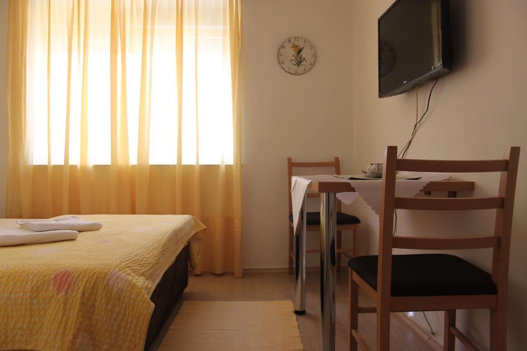 Apartments And Rooms Lena Mostar Eksteriør bilde